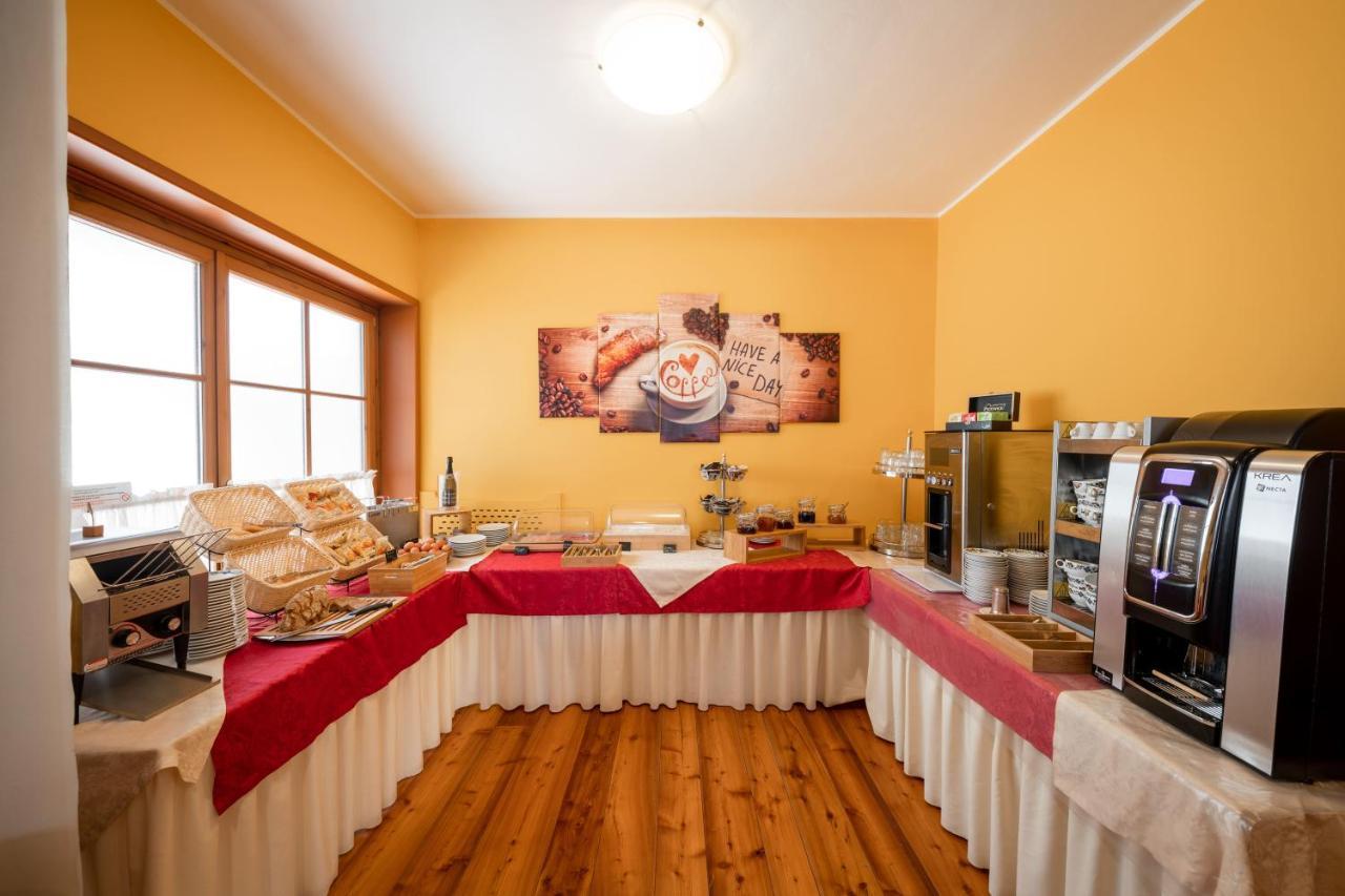 Hotel Elena Saint-Vincent Kültér fotó