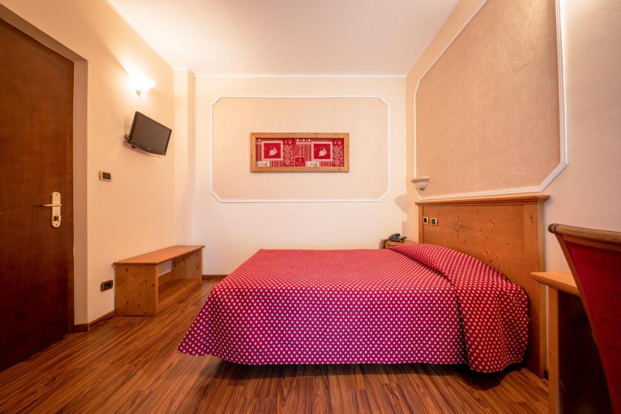 Hotel Elena Saint-Vincent Kültér fotó