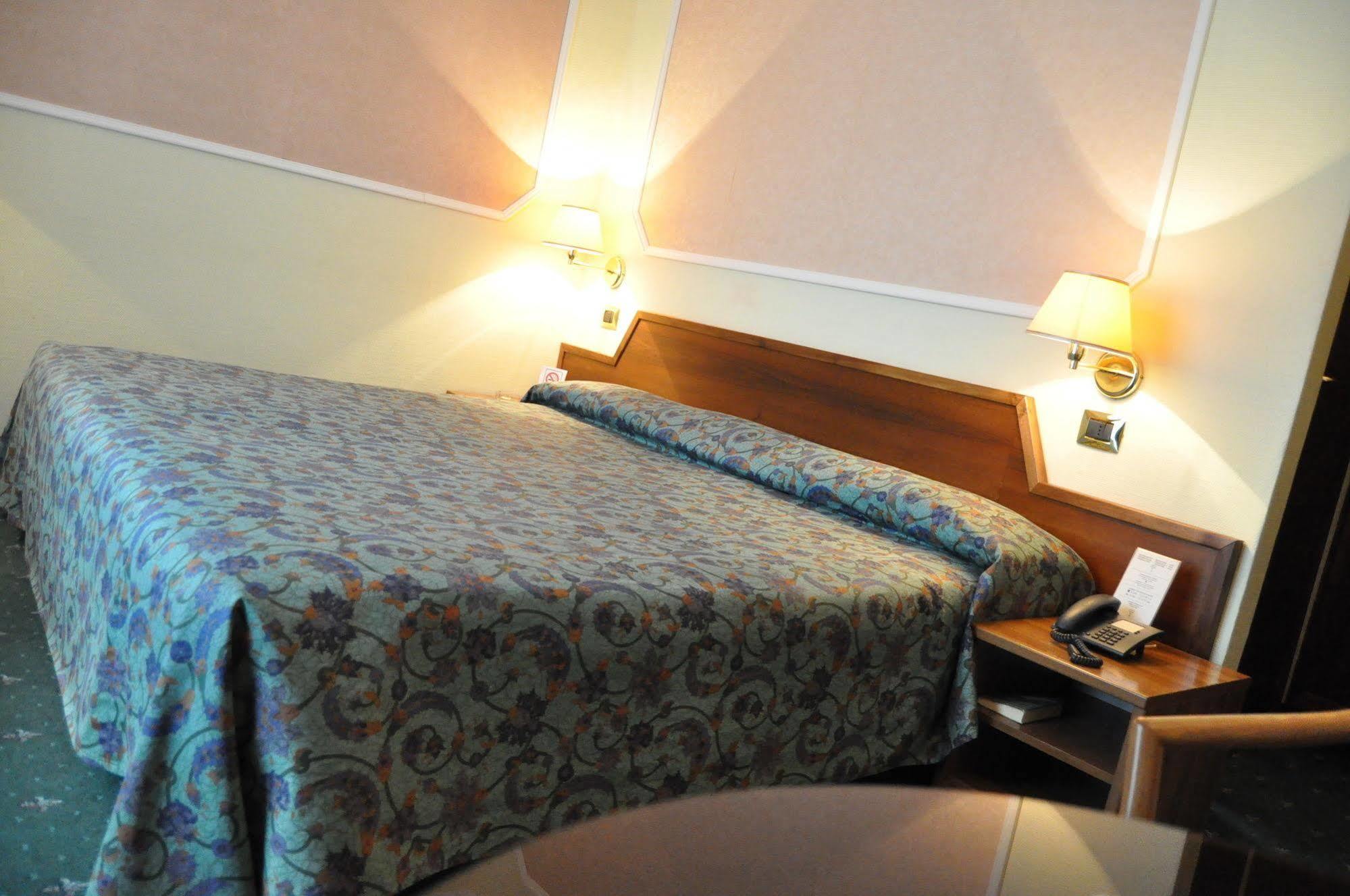 Hotel Elena Saint-Vincent Kültér fotó