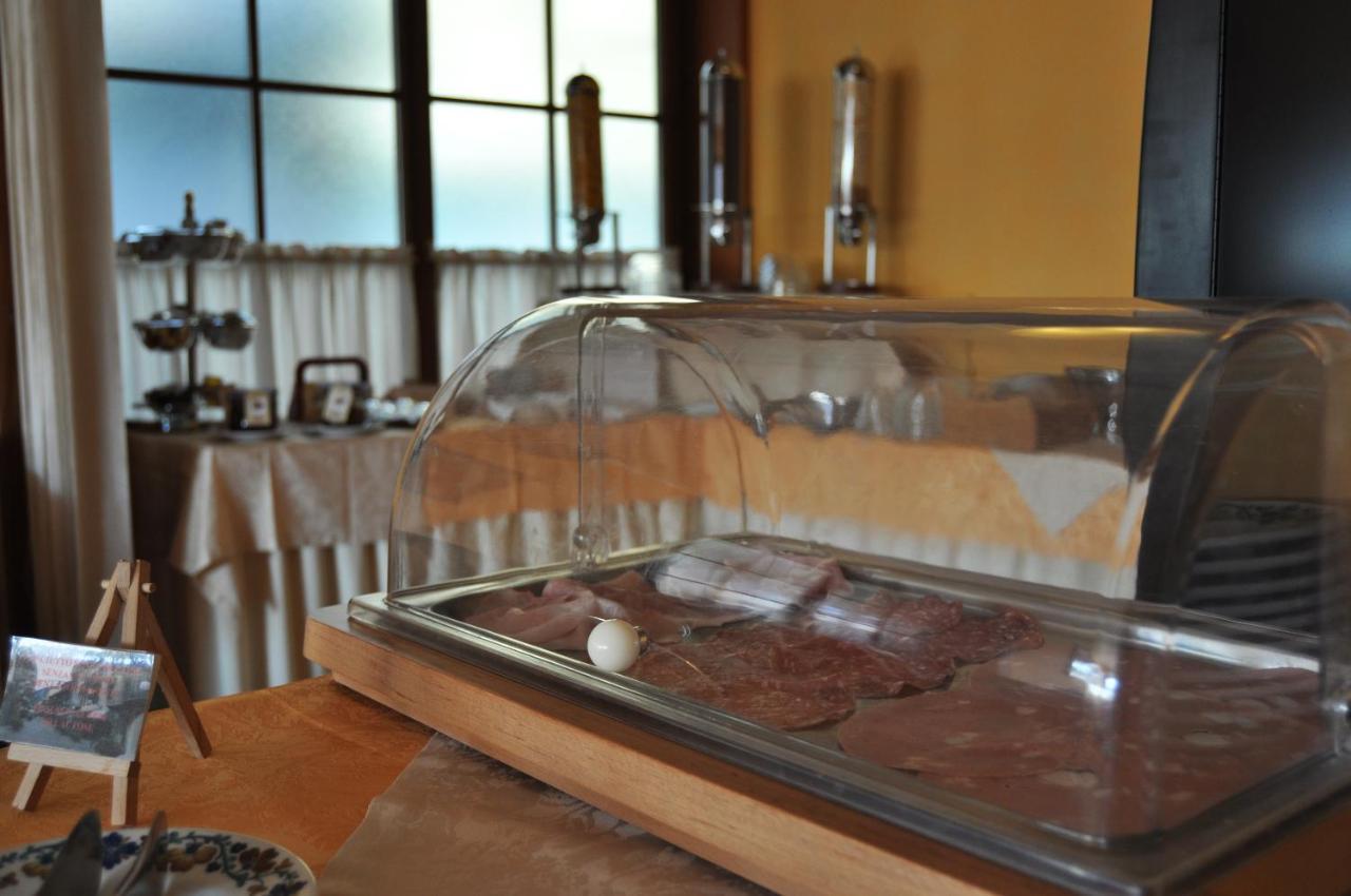 Hotel Elena Saint-Vincent Kültér fotó