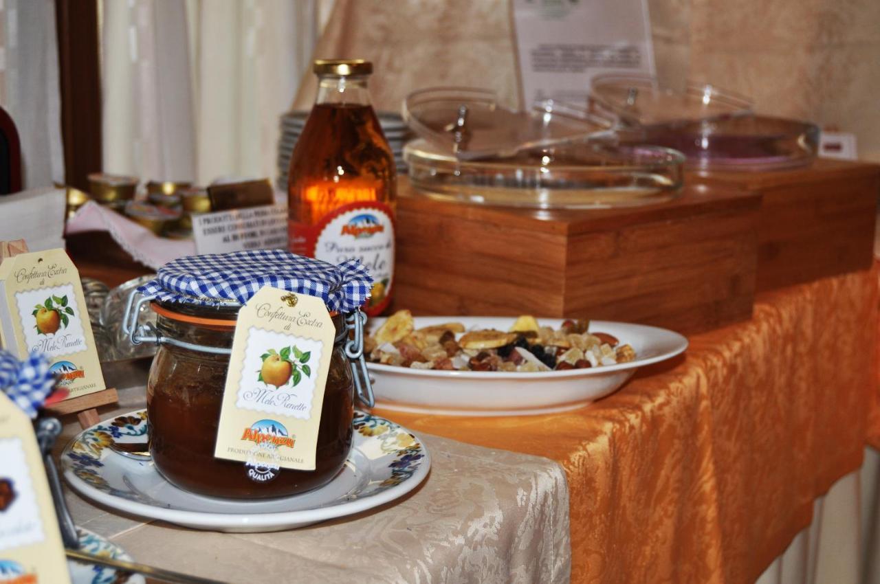 Hotel Elena Saint-Vincent Kültér fotó