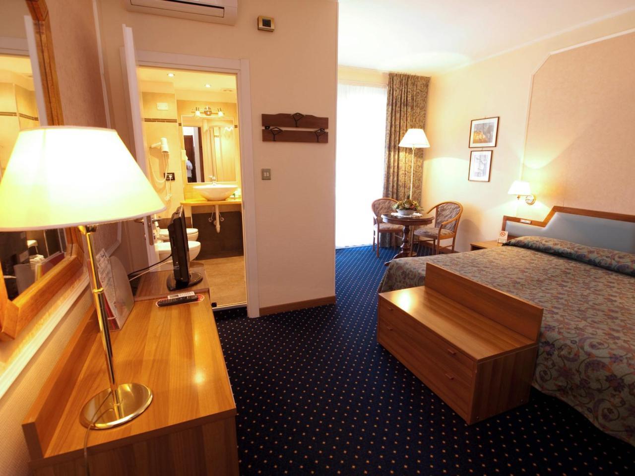Hotel Elena Saint-Vincent Kültér fotó