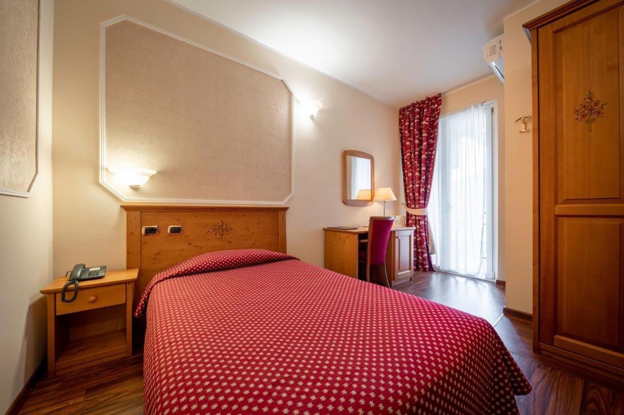 Hotel Elena Saint-Vincent Kültér fotó