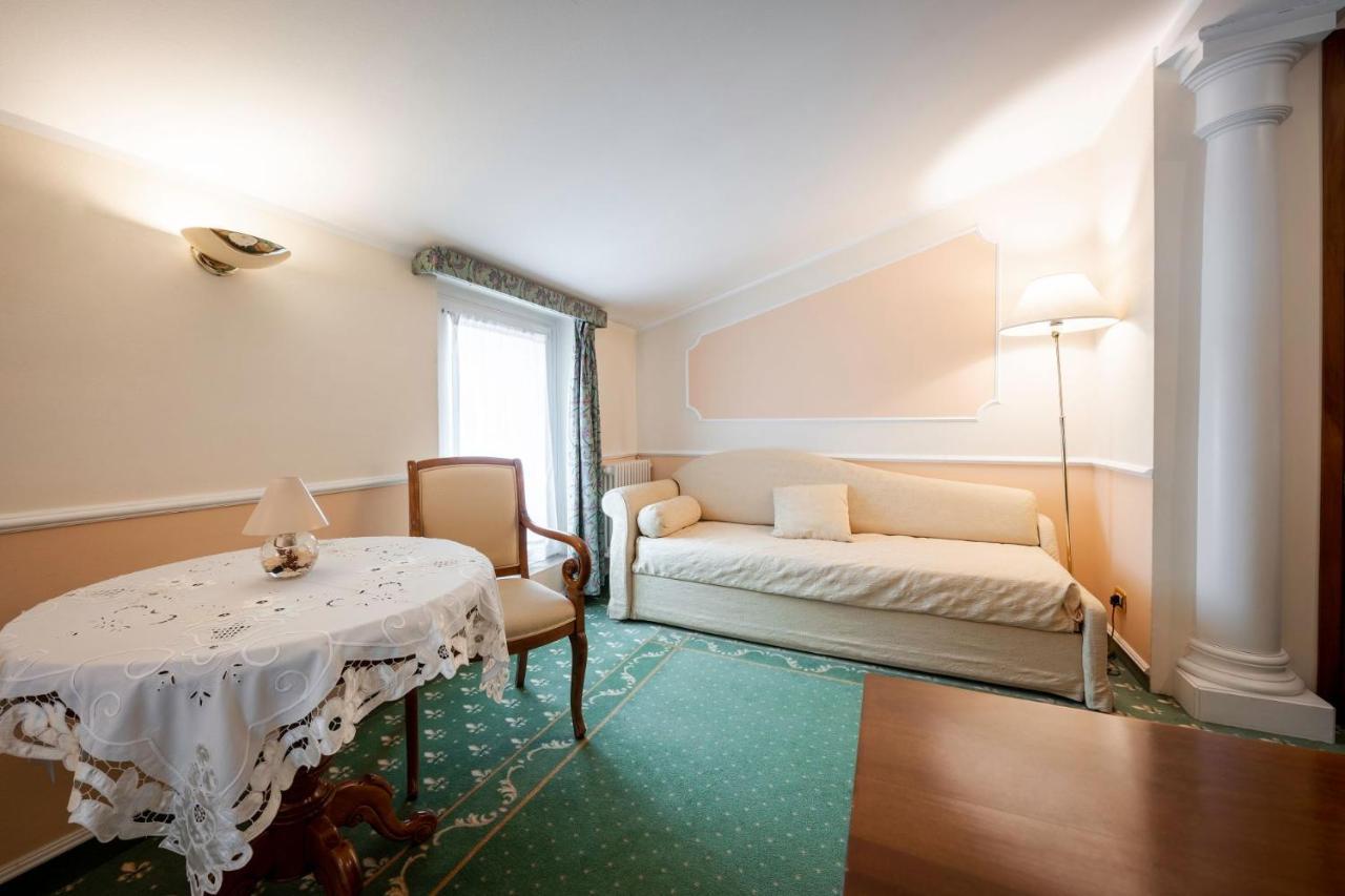 Hotel Elena Saint-Vincent Kültér fotó
