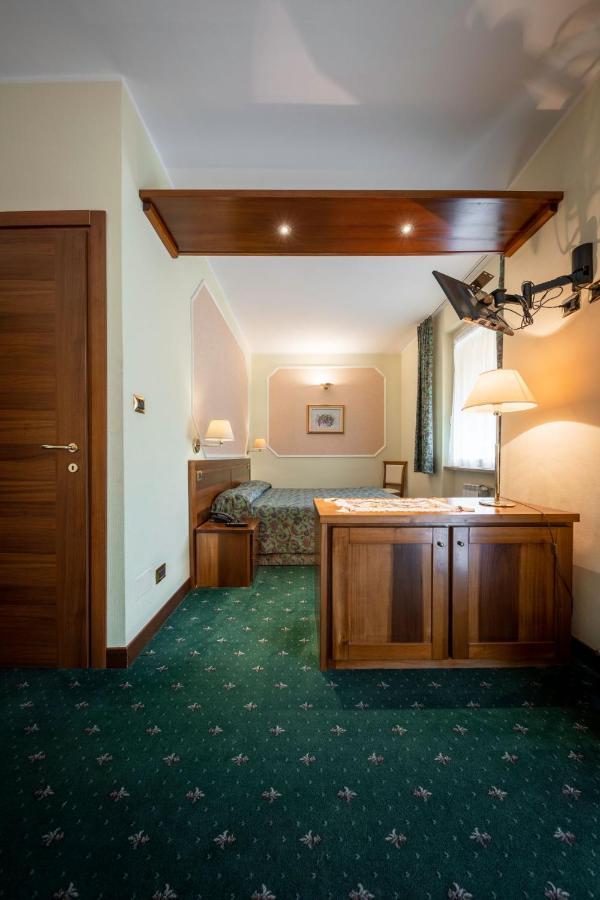 Hotel Elena Saint-Vincent Kültér fotó